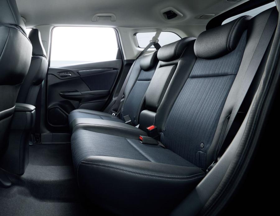 Интерьер Honda Shuttle Hydrid 2019 года  (фото 15 из 17)
